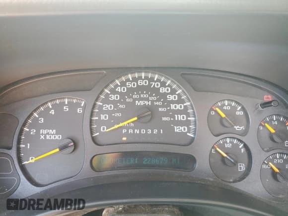 ✅ 2006 GMC Sierra 1500 Work Truck • VIN: 3GTEC14V76G173852 • Лот: 63993835. Опубликован ранее на Copart с пробегом 228 679 миль. Бесплатный доступ к архиву аукционных продаж из США и подробный отчёт об истории автомобиля на DreamBid. Изображение 9.