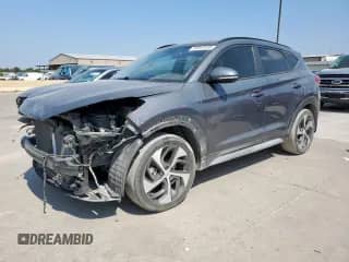 2018 Hyundai Tucson Value z VIN KM8J33A24JU807043, wystawiony jako Copart lot #80545105 z przebiegiem 101 799 mil mil oraz Szkoda całkowita • Salvage title. Historia ofert i sprzedaży dostępna na DreamBid. Obrazek 1.