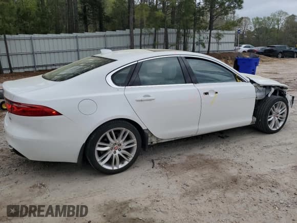 ✅ 2017 Jaguar XF 35t Prestige • VIN: SAJBE4BV9HCY29350 • Лот: 51977125. Опубликован ранее на Copart с пробегом 80 270 миль. Бесплатный доступ к архиву аукционных продаж из США и подробный отчёт об истории автомобиля на DreamBid. Изображение 3.