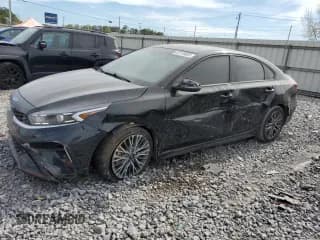 ✅ 2023 Kia Forte GT-Line • VIN: 3KPF54ADXPE565460 • Лот: 82749005. Опубликован ранее на Copart с пробегом 60 552 миль. Бесплатный доступ к архиву аукционных продаж из США и подробный отчёт об истории автомобиля на DreamBid. Изображение 1.