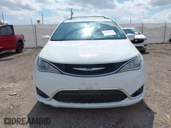 ✅ 2018 Chrysler Pacifica Touring L • VIN: 2C4RC1BG9JR141879 • Lot: 42801376. Wystawiony na IAAI z przebiegiem 137 968 mil. Bezpłatny archiwum sprzedaży aukcyjnych z USA i szczegółowy raport historii pojazdu na DreamBid. Zdjęcie 12.