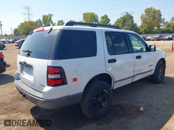 ✅ 2006 Ford Explorer XLS • VIN: 1FMEU72E96UB27905 • Lot: 43224728. Wystawiony na IAAI z przebiegiem 127 519 mil. Bezpłatny archiwum sprzedaży aukcyjnych z USA i szczegółowy raport historii pojazdu na DreamBid. Zdjęcie 4.