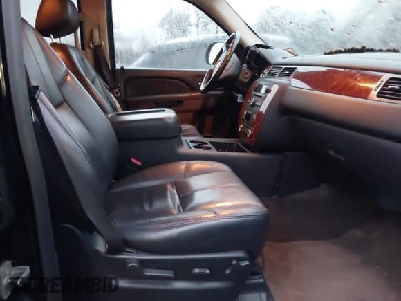 ✅ 2010 Chevrolet Tahoe LT • VIN: 1GNUKBE05AR248944 • Lot: 43825492. Wystawiony na IAAI z przebiegiem 222 160 mil. Bezpłatny archiwum sprzedaży aukcyjnych z USA i szczegółowy raport historii pojazdu na DreamBid. Zdjęcie 5.