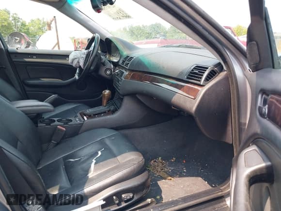 ✅ 2004 BMW 3 Series 325i • VIN: WBAET37484NJ83466 • Lot: 42409512. Listed on IAAI with 98,955 mi. Free auction sales archive from the USA and detailed vehicle history report at DreamBid. Image 5.