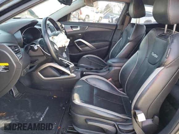 ✅ 2015 Hyundai Veloster Turbo • VIN: KMHTC6AE3FU228928 • Lot: 82211444. Wystawiony na Copart z przebiegiem 58 769 mil. Bezpłatny archiwum sprzedaży aukcyjnych z USA i szczegółowy raport historii pojazdu na DreamBid. Zdjęcie 7.