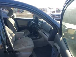 ✅ 2011 Toyota RAV4 • VIN: 2T3JF4DV2BW095191 • Лот: 43807557. Опубликован ранее на IAAI с пробегом 221 152 миль. Бесплатный доступ к архиву аукционных продаж из США и подробный отчёт об истории автомобиля на DreamBid. Изображение 5.