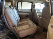 ✅ 2005 Ford Explorer Eddie Bauer • VIN: 1FMDU74W45UA32717 • Лот: 75333914. Опубликован ранее на Copart с пробегом 155 526 миль. Бесплатный доступ к архиву аукционных продаж из США и подробный отчёт об истории автомобиля на DreamBid. Изображение 11.