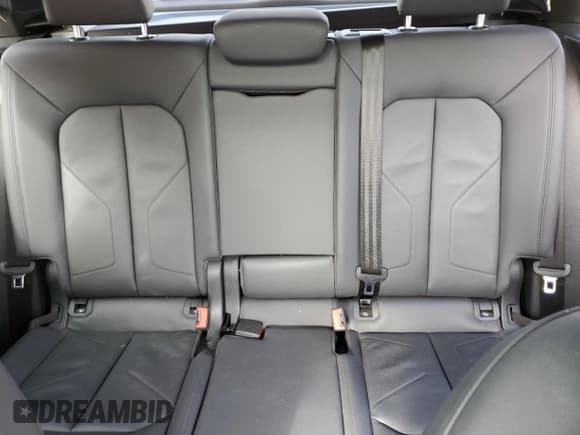 ✅ 2019 Audi Q3 Premium • VIN: WA1AECF3XK1084053 • Lot: 67948242. Wystawiony na Copart z przebiegiem 39 954 mil. Bezpłatny archiwum sprzedaży aukcyjnych z USA i szczegółowy raport historii pojazdu na DreamBid. Zdjęcie 10.