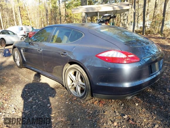 ✅ 2011 Porsche Panamera • VIN: WP0AA2A74BL010234 • Lot: 43715322. Wystawiony na IAAI z przebiegiem 227 410 mil. Bezpłatny archiwum sprzedaży aukcyjnych z USA i szczegółowy raport historii pojazdu na DreamBid. Zdjęcie 3.