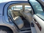✅ 2002 Lincoln Town Car Executive • VIN: 1LNHM81W72Y632938 • Lot: 43319981. Listed on IAAI with 126,825 mi. Free auction sales archive from the USA and detailed vehicle history report at DreamBid. Image 8.