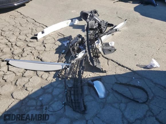 ✅ 2015 Toyota Prius Two • VIN: JTDKN3DU7F0472293 • Lot: 86986075. Listed on Copart with 92,038 mi. Free auction sales archive from the USA and detailed vehicle history report at DreamBid. Image 12.