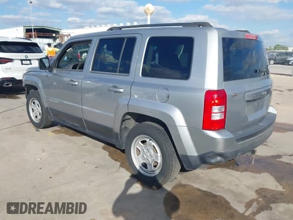 ✅ 2015 Jeep Patriot Sport • VIN: 1C4NJPBA0FD235176 • Lot: 43641430. Wystawiony na IAAI z przebiegiem 223 853 mil. Bezpłatny archiwum sprzedaży aukcyjnych z USA i szczegółowy raport historii pojazdu na DreamBid. Zdjęcie 3.