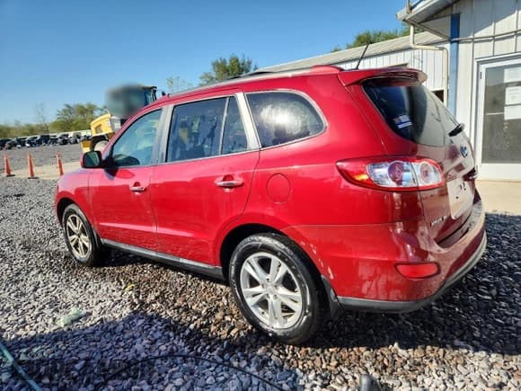 ✅ 2011 Hyundai Santa Fe Limited • VIN: 5XYZKDAG6BG024174 • Lot: 83810825. Listed on Copart with 84,166 mi. Free auction sales archive from the USA and detailed vehicle history report at DreamBid. Image 2.