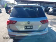 ✅ 2020 Volkswagen Tiguan SE • VIN: 3VV3B7AX4LM058983 • Lot: 43642498. Wystawiony na IAAI z przebiegiem 124 683 mil. Bezpłatny archiwum sprzedaży aukcyjnych z USA i szczegółowy raport historii pojazdu na DreamBid. Zdjęcie 16.