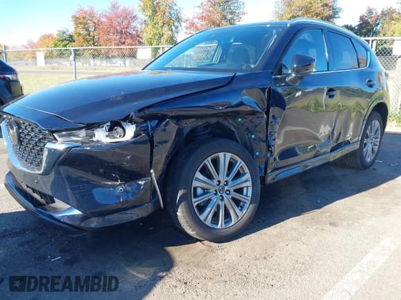 ✅ 2022 Mazda CX-5 Signature • VIN: JM3KFBXY1N0546948 • Lot: 43475970. Wystawiony na IAAI z przebiegiem 41 402 mil. Bezpłatny archiwum sprzedaży aukcyjnych z USA i szczegółowy raport historii pojazdu na DreamBid. Zdjęcie 17.
