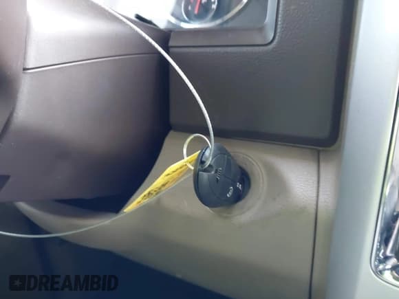 ✅ 2009 Dodge 1500 SLT • VIN: 1D3HV13T69J519018 • Lot: 42108182. Wystawiony na IAAI z przebiegiem 210 733 mil. Bezpłatny archiwum sprzedaży aukcyjnych z USA i szczegółowy raport historii pojazdu na DreamBid. Zdjęcie 11.