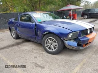 ✅ 2005 Ford Mustang GT Deluxe • VIN: 1ZVFT82H555183325 • Lot: 43329725. Wystawiony na IAAI z przebiegiem 132 099 mil. Bezpłatny archiwum sprzedaży aukcyjnych z USA i szczegółowy raport historii pojazdu na DreamBid. Zdjęcie 1.