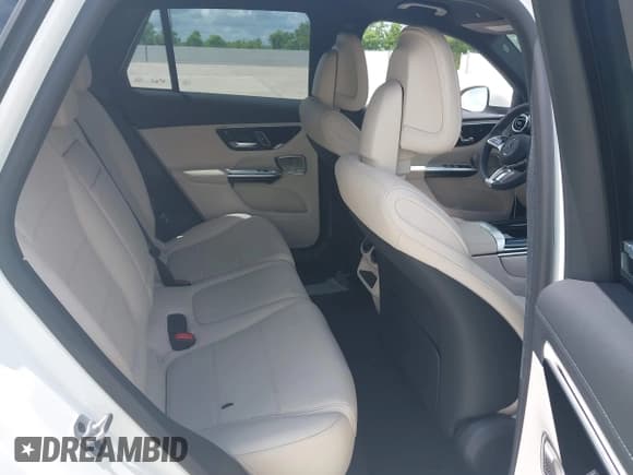 ✅ 2024 Mercedes-Benz GLC 300 • VIN: W1NKM4GB1RU041618 • Lot: 42584160. Wystawiony na IAAI z przebiegiem 16 261 mil. Bezpłatny archiwum sprzedaży aukcyjnych z USA i szczegółowy raport historii pojazdu na DreamBid. Zdjęcie 8.