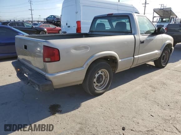 ✅ 2002 Chevrolet S-10 LS • VIN: 1GCCS145128222697 • Лот: 52048175. Опубликован ранее на Copart с пробегом 223 027 миль. Бесплатный доступ к архиву аукционных продаж из США и подробный отчёт об истории автомобиля на DreamBid. Изображение 3.