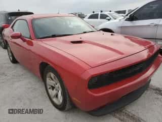 2012 Dodge Challenger SXT z VIN 2C3CDYAG9CH210824, wystawiony jako Copart lot #76201764 z przebiegiem 97 698 mil mil oraz Nie do naprawy • Non repairable. Historia ofert i sprzedaży dostępna na DreamBid. Obrazek 4.