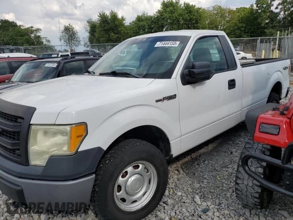 ✅ 2014 Ford F-150 XL • VIN: 1FTMF1EM1EKF95549 • Лот: 71444155. Опубликован ранее на Copart с пробегом 237 787 миль. Бесплатный доступ к архиву аукционных продаж из США и подробный отчёт об истории автомобиля на DreamBid. Изображение 1.