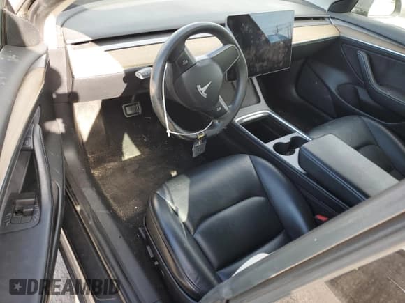 ✅ 2021 Tesla Model 3 Standard Range Plus • VIN: 5YJ3E1EA0MF092143 • Lot: 91743025. Wystawiony na Copart z przebiegiem Nie podano. Bezpłatny archiwum sprzedaży aukcyjnych z USA i szczegółowy raport historii pojazdu na DreamBid. Zdjęcie 8.