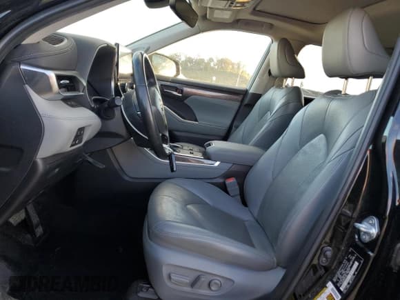 ✅ 2023 Toyota Highlander Hybrid Limited • VIN: 5TDXBRCH4PS111527 • Lot: 90522325. Wystawiony na Copart z przebiegiem 56 251 mil. Bezpłatny archiwum sprzedaży aukcyjnych z USA i szczegółowy raport historii pojazdu na DreamBid. Zdjęcie 7.