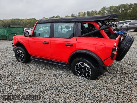 ✅ 2022 Ford Bronco • VIN: 1FMDE5BHXNLB41162 • Lot: 90105895. Wystawiony na Copart z przebiegiem 66 226 mil. Bezpłatny archiwum sprzedaży aukcyjnych z USA i szczegółowy raport historii pojazdu na DreamBid. Zdjęcie 2.