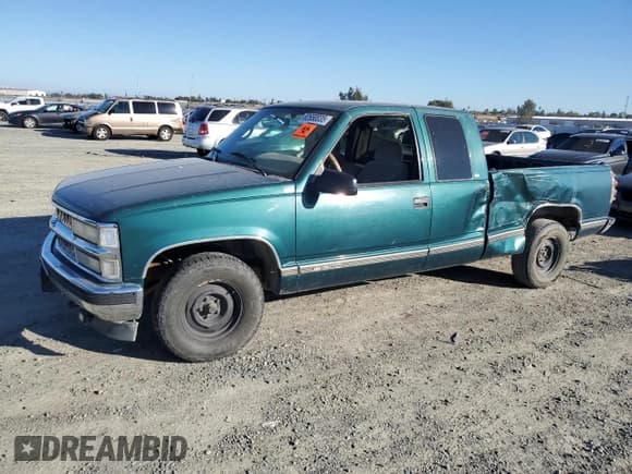 ✅ 1997 Chevrolet Silverado 1500 • VIN: 2GCEC19R9V1204702 • Lot: 82650035. Wystawiony na Copart z przebiegiem 224 596 mil. Bezpłatny archiwum sprzedaży aukcyjnych z USA i szczegółowy raport historii pojazdu na DreamBid. Zdjęcie 1.