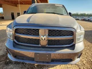 ✅ 2017 Ram 1500 Express • VIN: 1C6RR7KT5HS706000 • Lot: 81991845. Wystawiony na Copart z przebiegiem Nie podano. Bezpłatny archiwum sprzedaży aukcyjnych z USA i szczegółowy raport historii pojazdu na DreamBid. Zdjęcie 5.