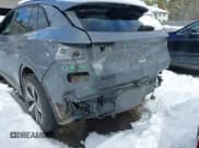 ✅ 2023 Volkswagen ID.4 Pro S • VIN: 1V2GNPE85PC004916 • Lot: 41519153. Wystawiony na IAAI z przebiegiem 21 681 mil. Bezpłatny archiwum sprzedaży aukcyjnych z USA i szczegółowy raport historii pojazdu na DreamBid. Zdjęcie 6.