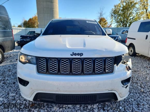 ✅ 2018 Jeep Grand Cherokee Altitude • VIN: 1C4RJFAG7JC334187 • Lot: 87098305. Wystawiony na Copart z przebiegiem 142 493 mil. Bezpłatny archiwum sprzedaży aukcyjnych z USA i szczegółowy raport historii pojazdu na DreamBid. Zdjęcie 5.