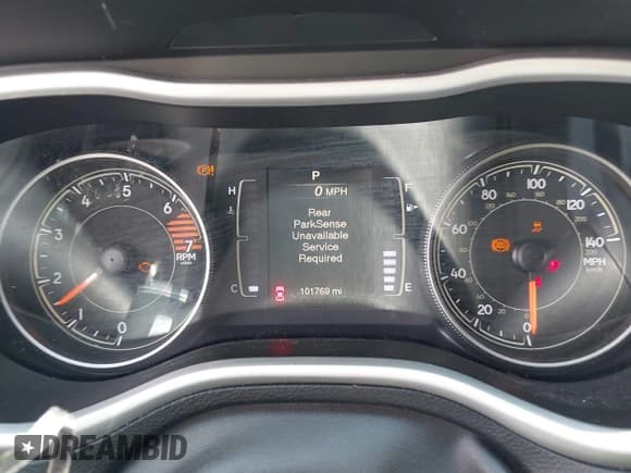 ✅ 2018 Jeep Cherokee Latitude Plus • VIN: 1C4PJLLB2JD615685 • Lot: 42910492. Listed on IAAI with 101,769 mi. Free auction sales archive from the USA and detailed vehicle history report at DreamBid. Image 7.