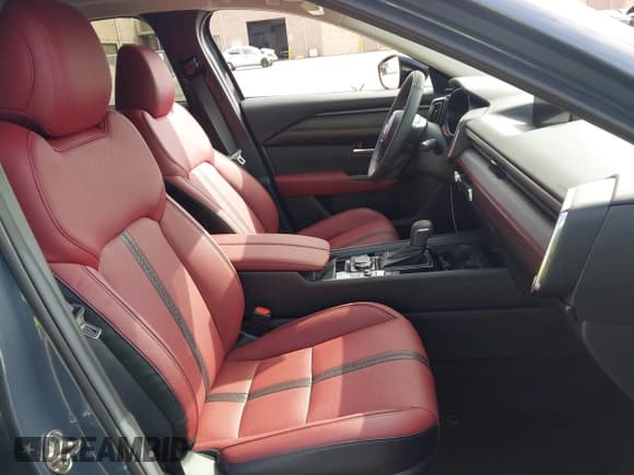 ✅ 2025 Mazda CX-50 Hybrid Premium Plus Package • VIN: 7MMVAAEW5SN112109 • Lot: 42831494. Listed on IAAI with 1,858 mi. Free auction sales archive from the USA and detailed vehicle history report at DreamBid. Image 5.