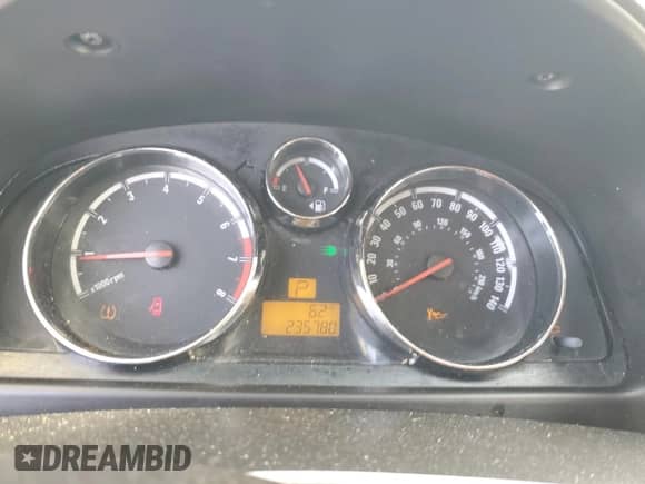 2008 Saturn VUE XE z VIN 3GSCL33P28S547973, wystawiony jako Copart lot #79873844 z przebiegiem 235 780 mil mil oraz Czysty tytuł • Clean title. Historia ofert i sprzedaży dostępna na DreamBid. Obrazek 9.