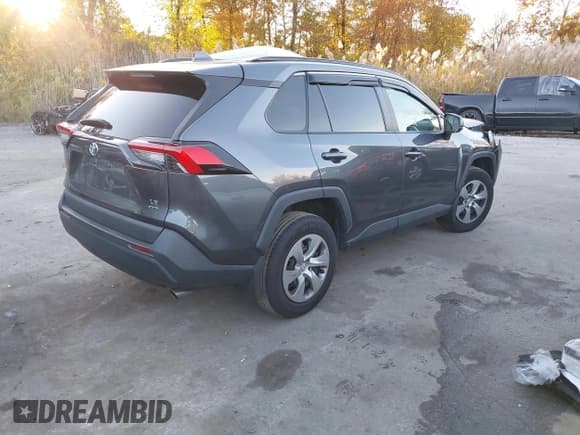 ✅ 2021 Toyota RAV4 LE • VIN: 2T3F1RFV2MC205336 • Лот: 43637964. Опубликован ранее на IAAI с пробегом 56 341 миль. Бесплатный доступ к архиву аукционных продаж из США и подробный отчёт об истории автомобиля на DreamBid. Изображение 4.