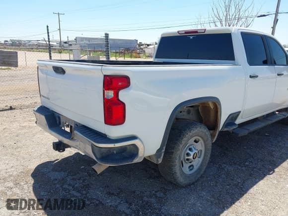 ✅ 2021 Chevrolet Silverado 2500HD Work Truck • VIN: 1GC1YLE72MF268331 • Lot: 42818554. Wystawiony na IAAI z przebiegiem 111 478 mil. Bezpłatny archiwum sprzedaży aukcyjnych z USA i szczegółowy raport historii pojazdu na DreamBid. Zdjęcie 4.