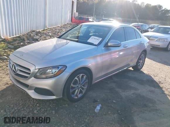 ✅ 2016 Mercedes-Benz C 300 • VIN: 55SWF4KB5GU105108 • Lot: 43705564. Wystawiony na IAAI z przebiegiem 206 994 mil. Bezpłatny archiwum sprzedaży aukcyjnych z USA i szczegółowy raport historii pojazdu na DreamBid. Zdjęcie 19.