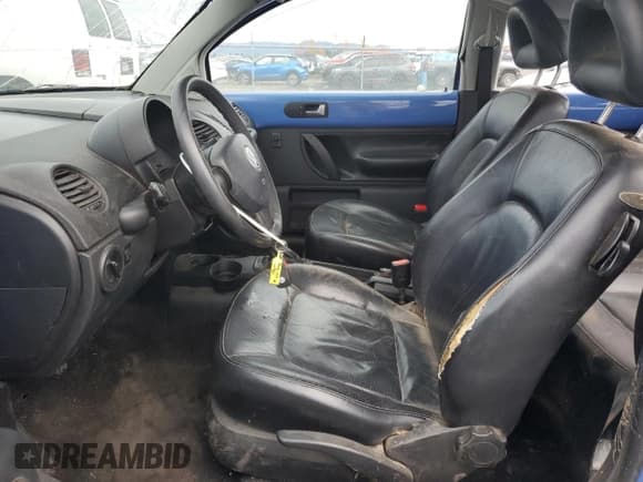 ✅ 2001 Volkswagen Beetle GLS • VIN: 3VWCD21C81M425449 • Лот: 93874555. Опубликован ранее на Copart с пробегом 224 417 миль. Бесплатный доступ к архиву аукционных продаж из США и подробный отчёт об истории автомобиля на DreamBid. Изображение 7.