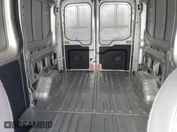 ✅ 2016 Ford Transit Cargo • VIN: 1FTYE1CM6GKA43720 • Lot: 63064055. Listed on Copart with 124,726 mi. Free auction sales archive from the USA and detailed vehicle history report at DreamBid. Image 10.