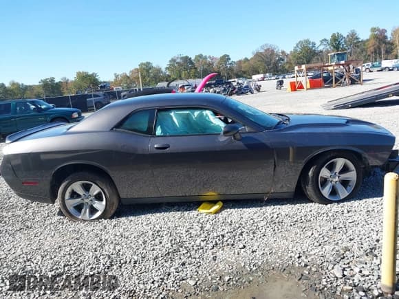 ✅ 2023 Dodge Challenger SXT • VIN: 2C3CDZAG5PH562987 • Lot: 43623143. Wystawiony na IAAI z przebiegiem 55 571 mil. Bezpłatny archiwum sprzedaży aukcyjnych z USA i szczegółowy raport historii pojazdu na DreamBid. Zdjęcie 13.
