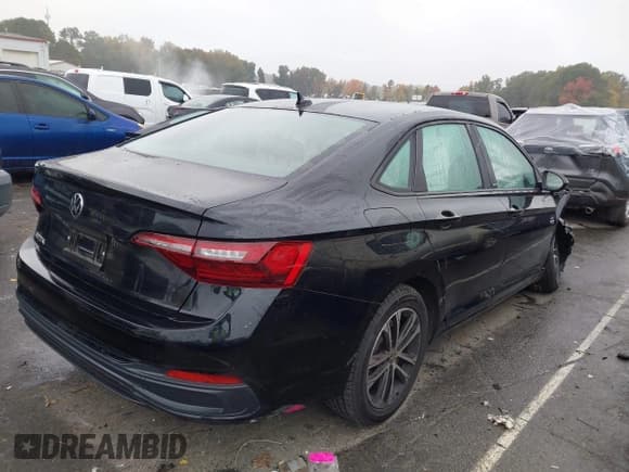 ✅ 2024 Volkswagen Jetta Sport • VIN: 3VWBM7BU4RM079864 • Лот: 43549997. Опубликован ранее на IAAI с пробегом 15 324 миль. Бесплатный доступ к архиву аукционных продаж из США и подробный отчёт об истории автомобиля на DreamBid. Изображение 4.