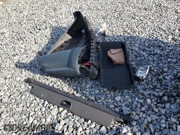 ✅ 2002 Volvo V70 • VIN: YV1SZ58D821049425 • Lot: 70138855. Wystawiony na Copart z przebiegiem 221 942 mil. Bezpłatny archiwum sprzedaży aukcyjnych z USA i szczegółowy raport historii pojazdu na DreamBid. Zdjęcie 13.