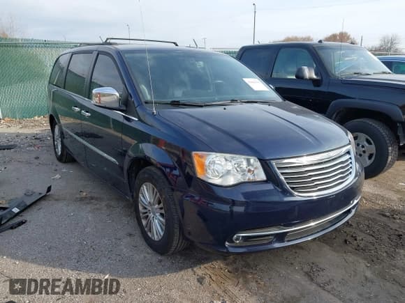 ✅ 2015 Chrysler Town & Country Touring L • VIN: 2C4RC1CG1FR561951 • Lot: 43686356. Wystawiony na IAAI z przebiegiem 157 263 mil. Bezpłatny archiwum sprzedaży aukcyjnych z USA i szczegółowy raport historii pojazdu na DreamBid. Zdjęcie 1.