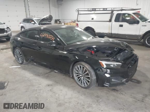 ✅ 2022 Audi A5 Sportback Premium Plus • VIN: WAUCBCF5XNA028477 • Lot: 42480239. Wystawiony na IAAI z przebiegiem 22 449 mil. Bezpłatny archiwum sprzedaży aukcyjnych z USA i szczegółowy raport historii pojazdu na DreamBid. Zdjęcie 1.