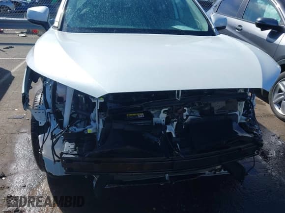 ✅ 2022 Toyota Corolla Cross XLE • VIN: 7MUDAAAG4NV021623 • Лот: 43452210. Опубликован ранее на IAAI с пробегом 32 495 миль. Бесплатный доступ к архиву аукционных продаж из США и подробный отчёт об истории автомобиля на DreamBid. Изображение 6.