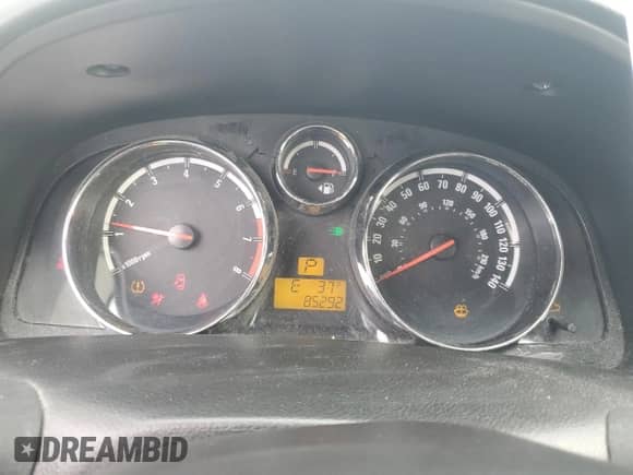 2008 Saturn VUE XE z VIN 3GSCL33PX8S666483, wystawiony jako Copart lot #86772504 z przebiegiem 85 292 mil mil oraz Czysty tytuł • Clean title. Historia ofert i sprzedaży dostępna na DreamBid. Obrazek 9.