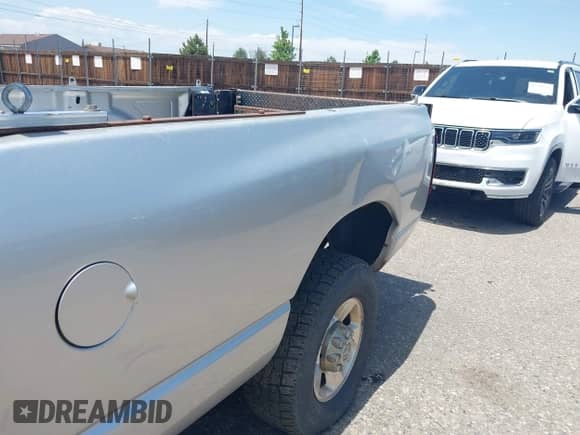 2006 Dodge 3500 SLT z VIN 3D7LX38C36G119406, wystawiony jako IAAI lot #42488961 z przebiegiem 235 739 mil mil oraz . Historia ofert i sprzedaży dostępna na DreamBid. Obrazek 6.