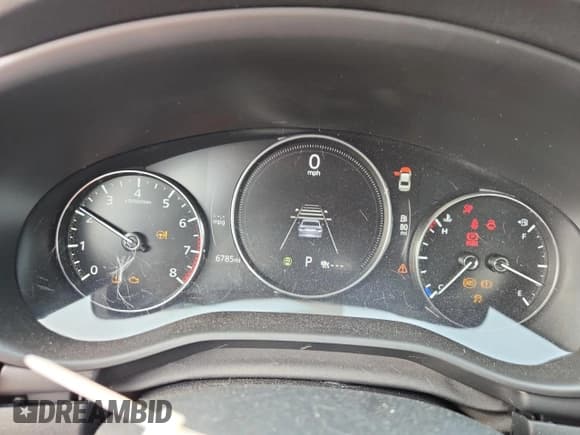 ✅ 2025 Mazda 3 S Select Sport • VIN: 3MZBPABM1SM473686 • Lot: 82748045. Wystawiony na Copart z przebiegiem 6 785 mil. Bezpłatny archiwum sprzedaży aukcyjnych z USA i szczegółowy raport historii pojazdu na DreamBid. Zdjęcie 9.