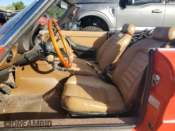 ✅ 1983 Alfa Romeo Spider Veloce • VIN: ZARBA5413D1017001 • Lot: 68685714. Wystawiony na Copart z przebiegiem 71 738 mil. Bezpłatny archiwum sprzedaży aukcyjnych z USA i szczegółowy raport historii pojazdu na DreamBid. Zdjęcie 7.